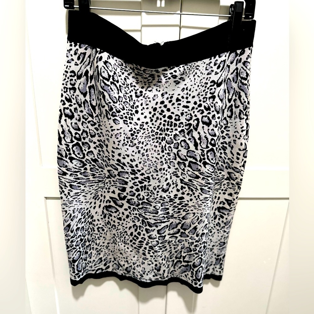 Vintage Cache Zebra pencil Skirt. Hits right at knee